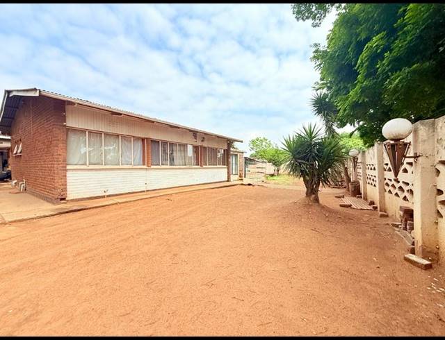 8 BEDROOM HOUSE FOR SALE IN VANDERBIJLPARK CE 2